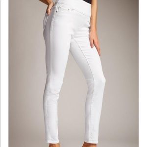 Women’s white jeans